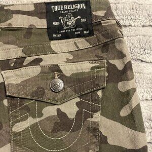 True Religion Joey low rise cut off shorts, CAMO, Size 26 Women's